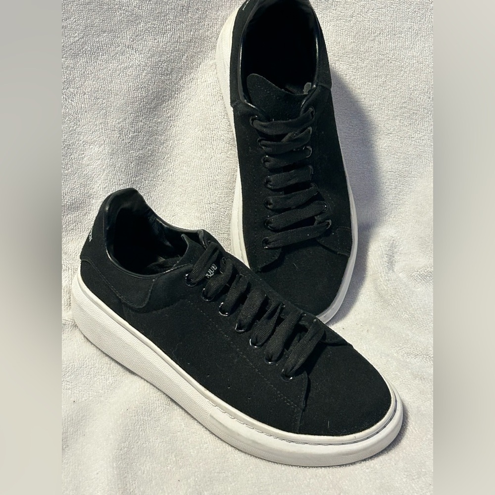 Alexander McQueen Women's Oversized Sneaker in Black Size 40 US Size 10